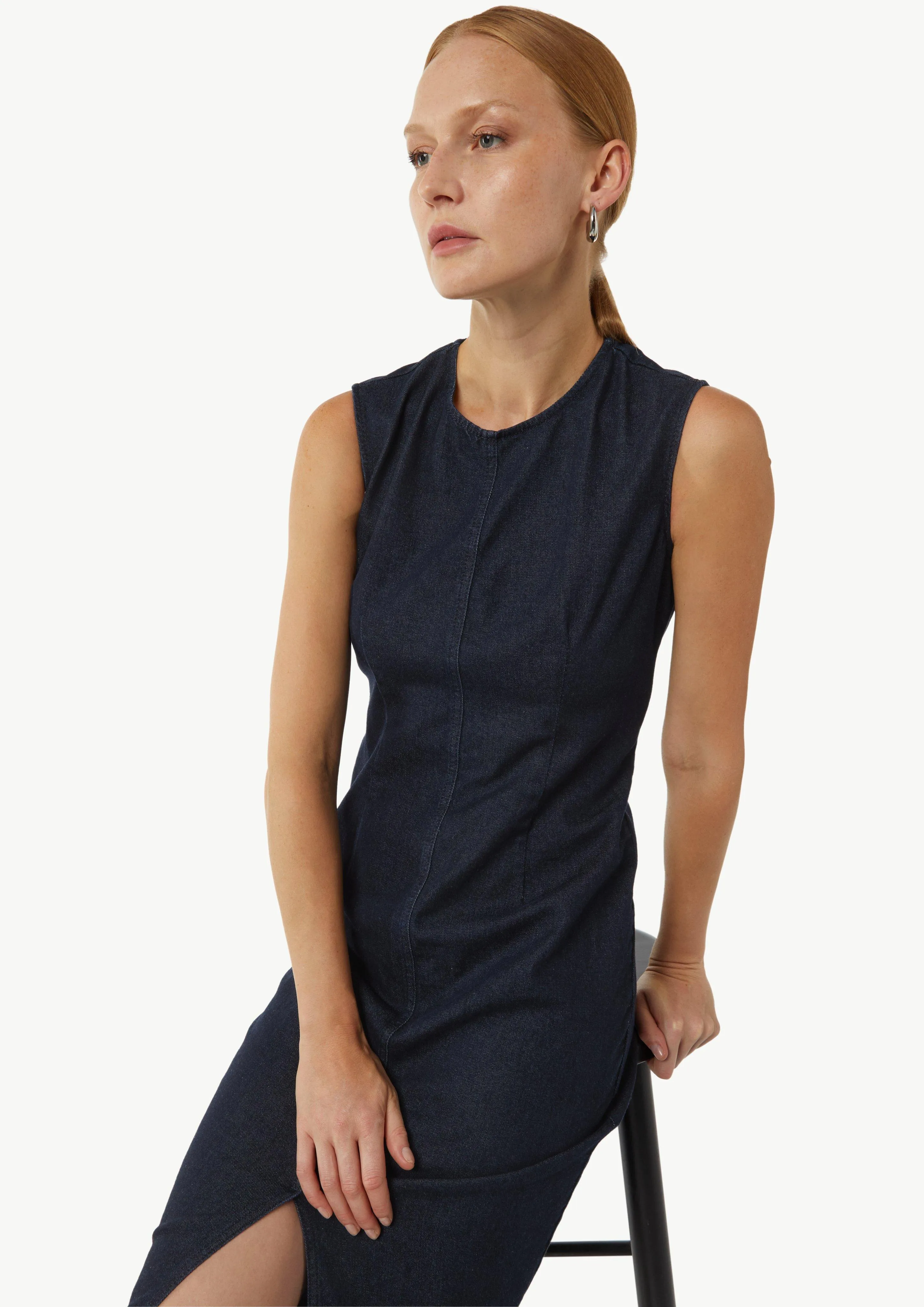 Elastisches Denim-Kleid mit Schlitz