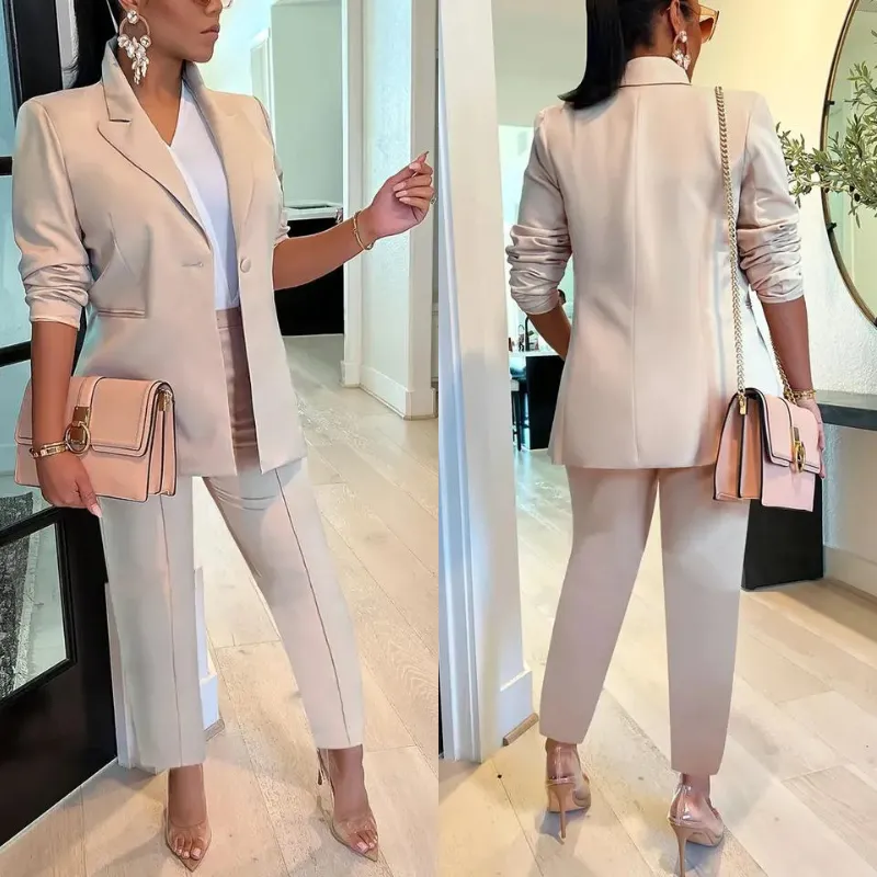 Elegantes Set aus solider Blazer und Hose