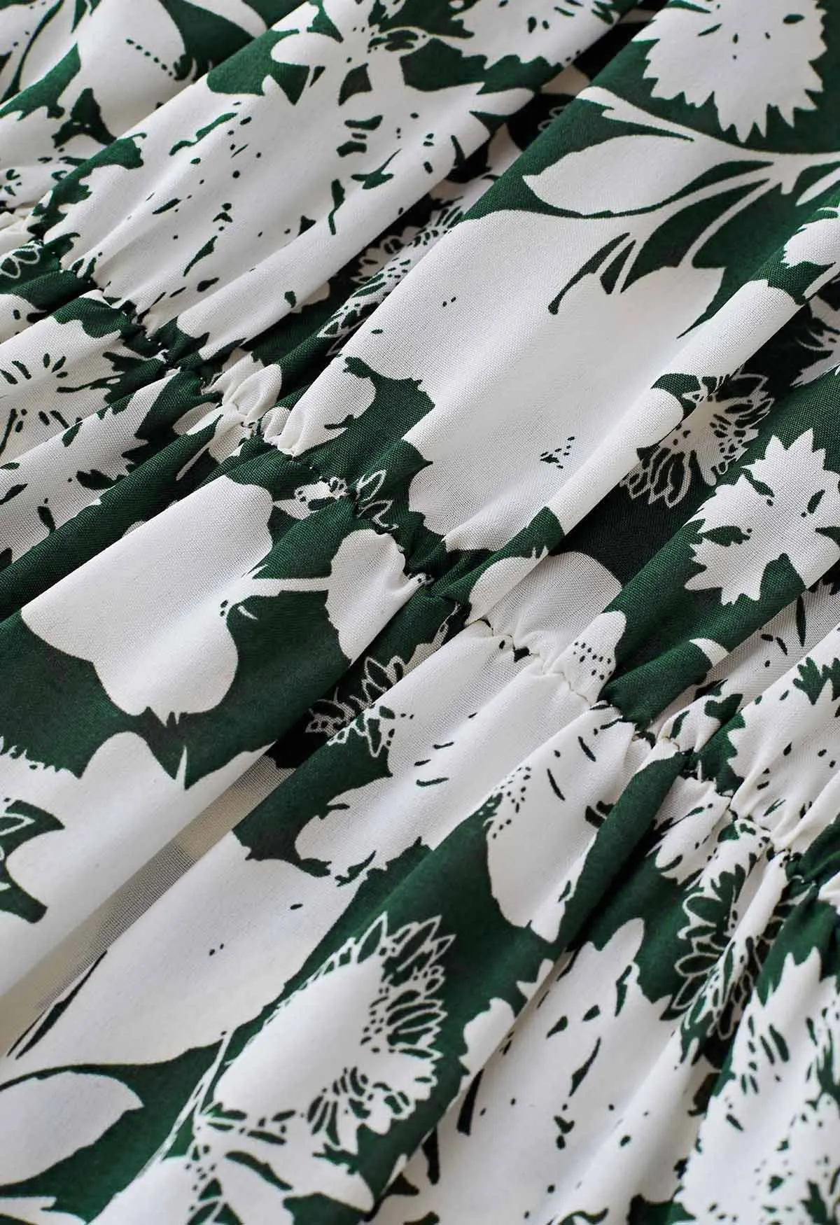 Neckholder-Maxikleid mit Taillenschnürung und grünem Blumenmuster