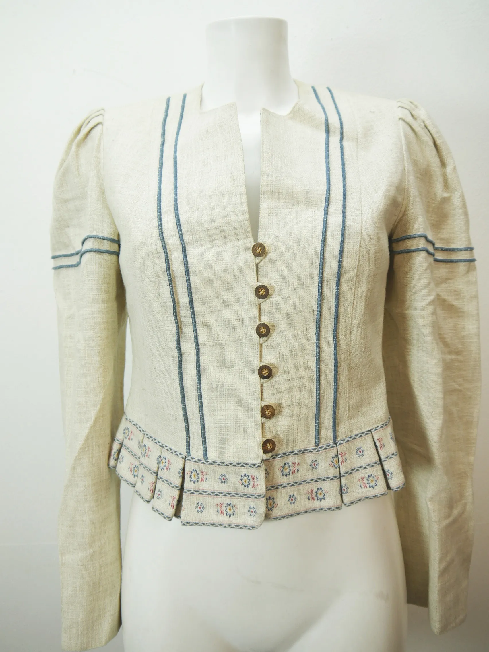 Zuchristian beige mit Schößchen außergewöhnlich Damen Leinen Trachtenjacke Gr.36